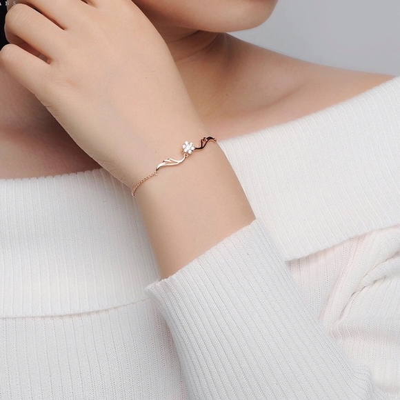 'Wings' Rose Gold Simulated Diamonds Bracelet - Picture 3 of 8